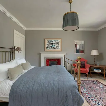Elegant Georgian Retreat With Views Of Arthurs Seat-2